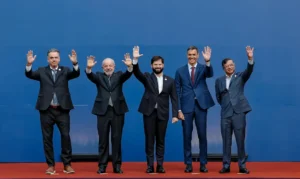 Foto-no-Chile-com-Esquerdistas-300x179 Vai Vendo Brasil Portal de Notícias