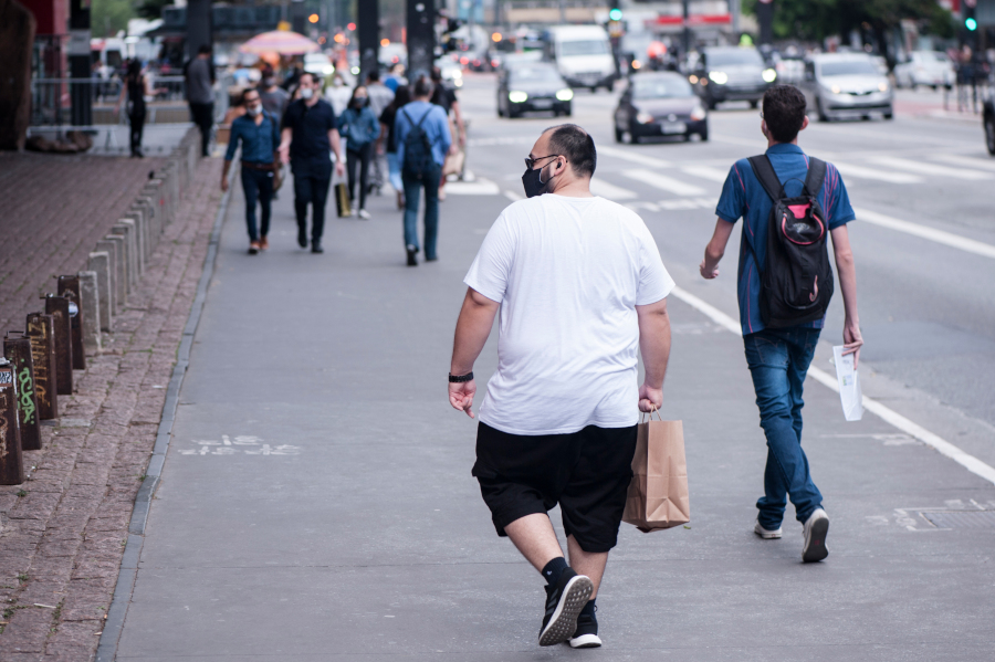 Gordura-abdominal Obesidade abdominal e perda muscular aumentam em mais de 80% risco de morte após os 50 anos
