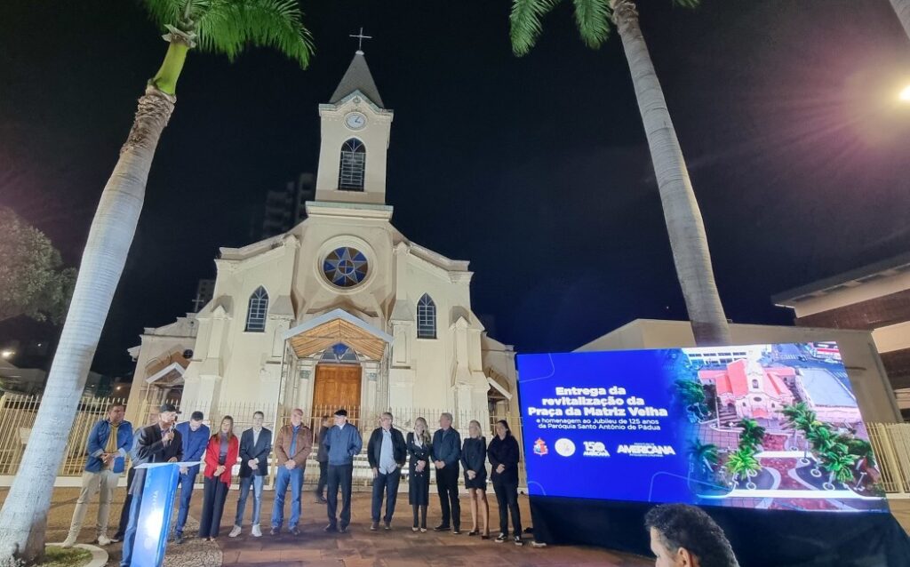 Igreja-Matriz-1-1024x638 Em noite fria, Chico entrega praça revitalizada na Matriz Velha de Santo Antônio