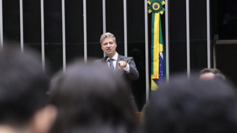 Câmara Federal aprova ampliação de cargos comissionados no STF em sessão que se estendeu até meia-noite