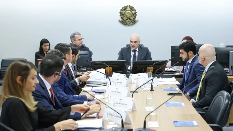 STF realiza audiência sobre IOF, mas impasse entre governo e Congresso permanece