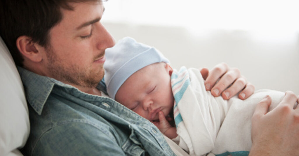 pai-com-crianca-1024x536 Aumento da licença-paternidade será tema no Congresso após recesso