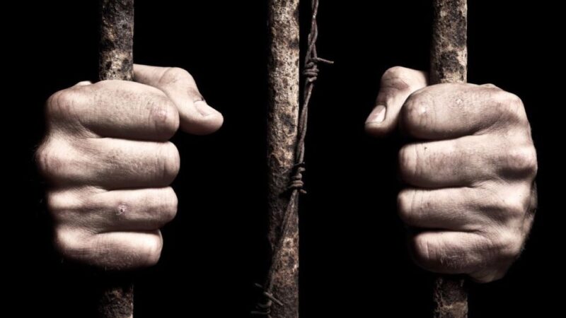 Condenado vai ter que pagar indenização com FGTS: projeto quer transformar grana do criminoso em ajuda pra vítima