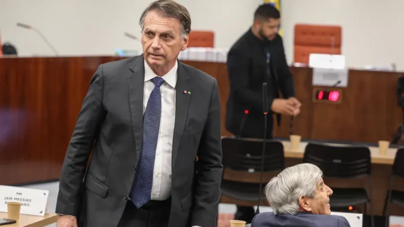 Prisão domiciliar: saiba o que Bolsonaro está proibido de fazer