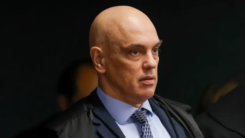 Moraes autoriza Bolsonaro a receber Tarcísio e outros aliados em casa