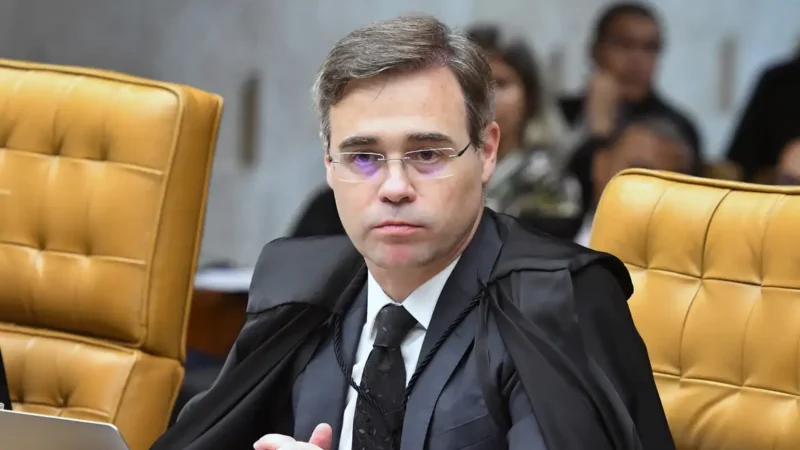 Ministro do STF André Mendonça critica ativismo judicial e defende autocontenção da Justiça