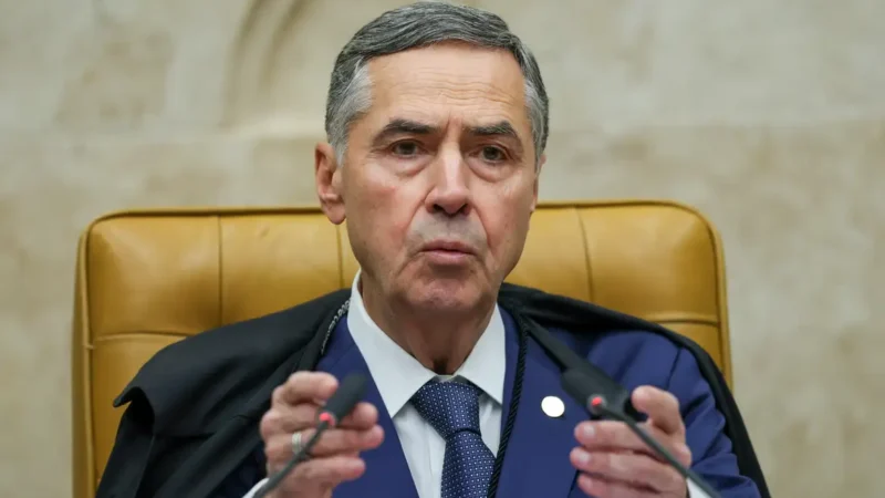 Ministro do STF Barroso: julgamento de Bolsonaro traz “algum grau de tensão” para país