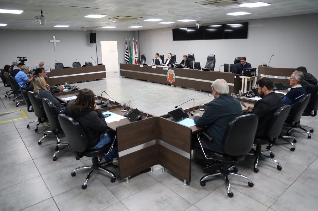 Camara-1-1024x681 Câmara de Americana vota projetos voltados à saúde, empreendedorismo e inclusão na sessão de 12 de agosto