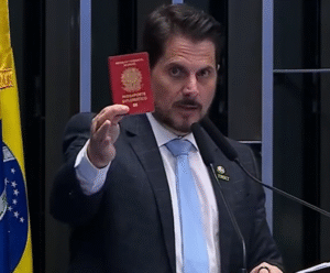 Marcos-do-Val-passaporte-diplomatico-300x248 Vai Vendo Brasil Portal de Notícias