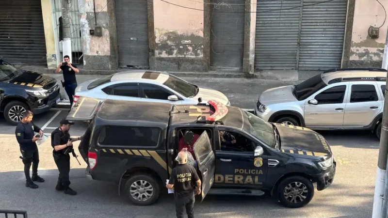 PF prende 14 pessoas de quadrilha que criou 330 empresas de fachada