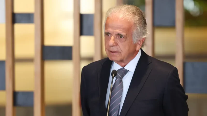 Crise entre Venezuela e EUA preocupa, diz ministro da Defesa do Brasil