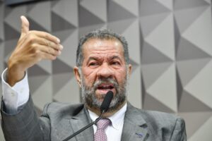 Carlos-Lupi-300x200 Vai Vendo Brasil Portal de Notícias