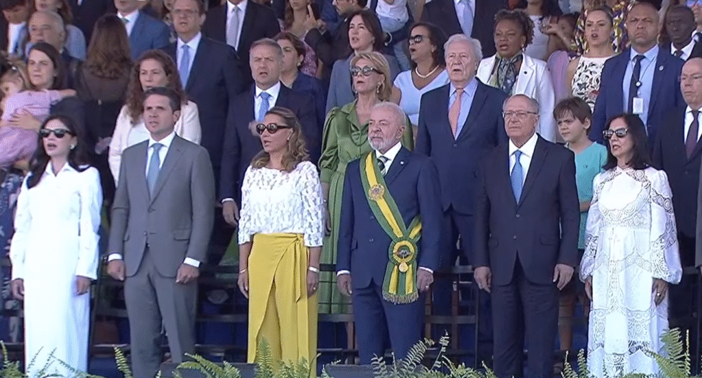 Desfile-Lula--1024x552 🇧🇷 Desfile de 7 de Setembro tem palanque de Lula esvaziado e ausência de autoridades do STF e Senado