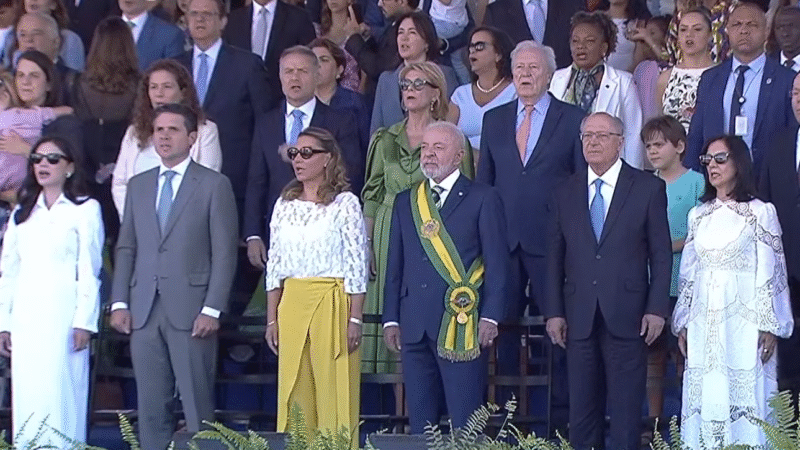 🇧🇷 Desfile de 7 de Setembro tem palanque de Lula esvaziado e ausência de autoridades do STF e Senado