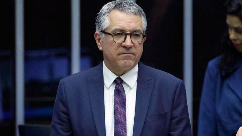 Ministro Alexandre Padilha desiste de viagem aos EUA após restrições impostas por governo Trump