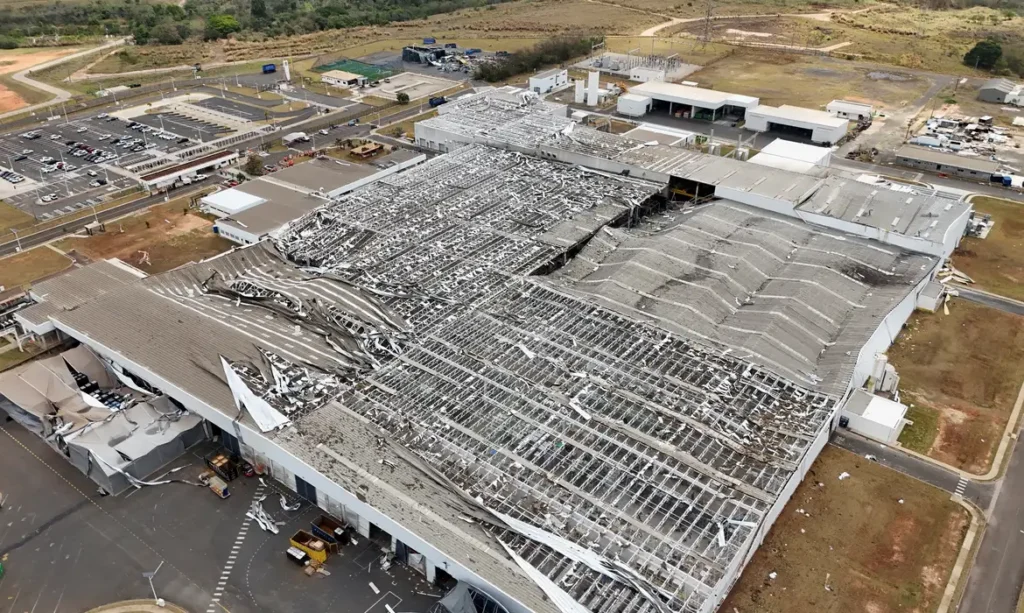 destruicao_da_fabrica_da_toyota_em_porto_feliz_-1024x613 Toyota suspende produção no país após chuva destruir fábrica em Porto Feliz-SP