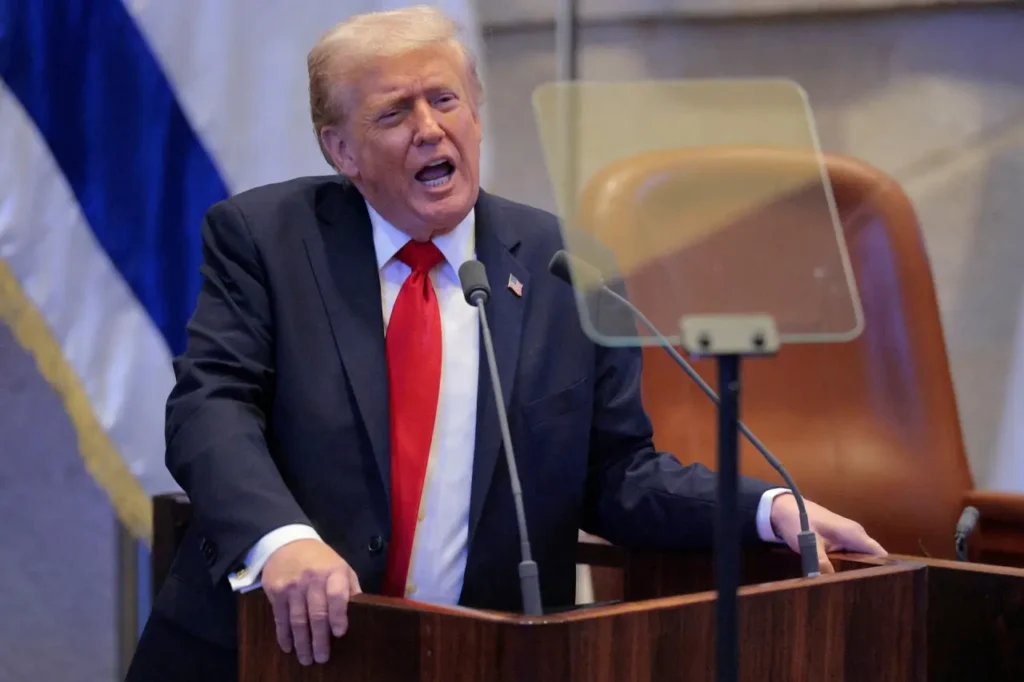 2025-10-13T122412Z_273180637_RC20BHAM9BJX_RTRMADP_3_ISRAEL-PALESTINIANS-TRUMP-1024x682 Segundo Trump, árabes não ficariam confortáveis com acordo de paz se Irã tivesse arma nuclear