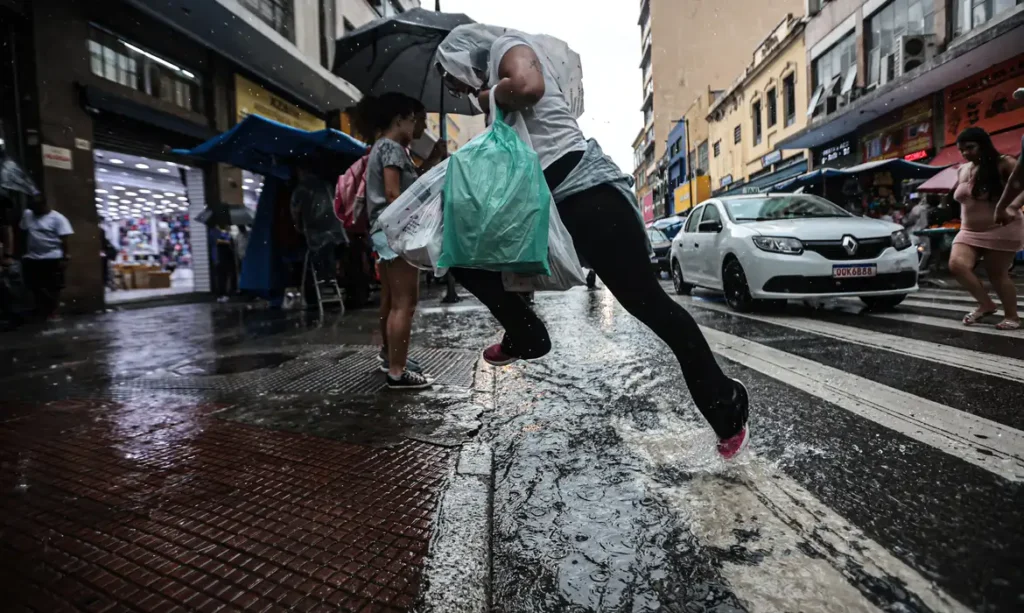 calor_chuva_sp_18-1024x613 Frente fria muda o tempo e favorece chuvas no estado de São Paulo