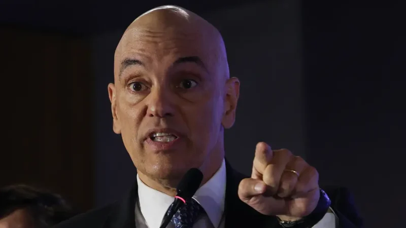 Bolsonaro preso: Moraes rejeita pedido de prisão domiciliar