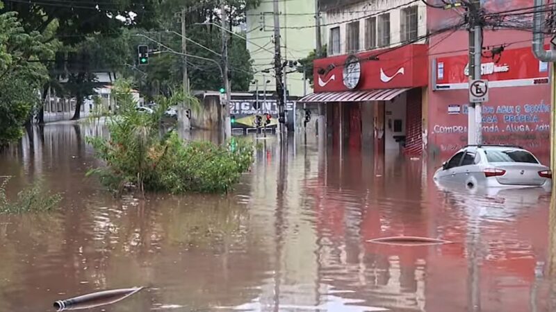Feriado de Finados com chuva intensa em São Paulo