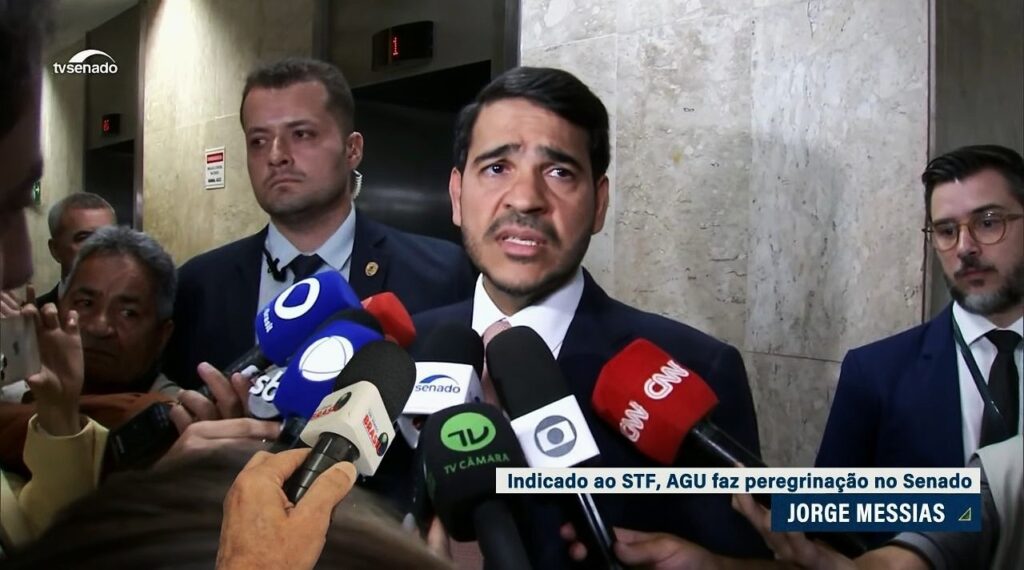 Jorge-Messias-Tv-Senado-VVB-1024x570 Blindagem explícita: PT segura convocação de Jorge Messias na CPMI do INSS