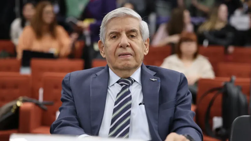 PGR é a favor de prisão domiciliar humanitária para general Heleno