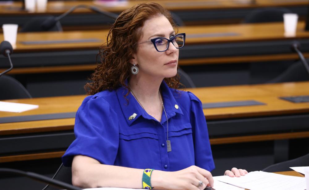 Carla-Zambelli Carla Zambelli renuncia ao mandato para preservar direitos políticos e ampliar defesa