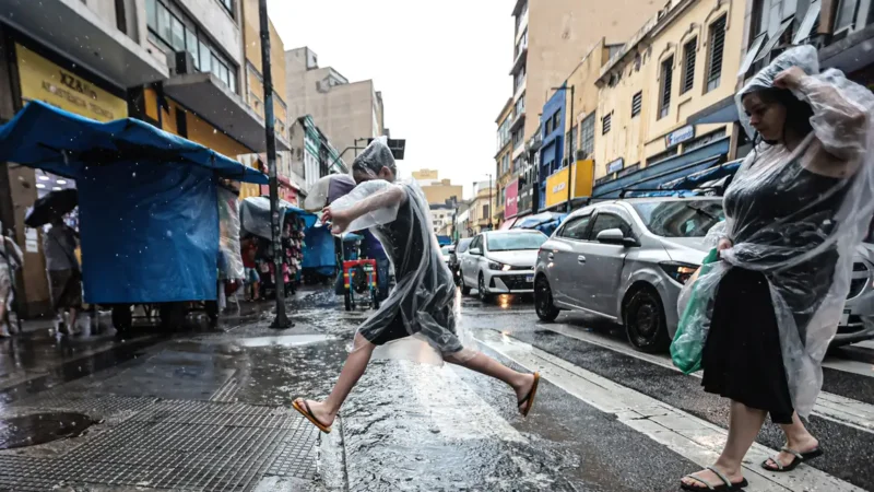 Chuva forte deixa cidade de São Paulo em estado de atenção