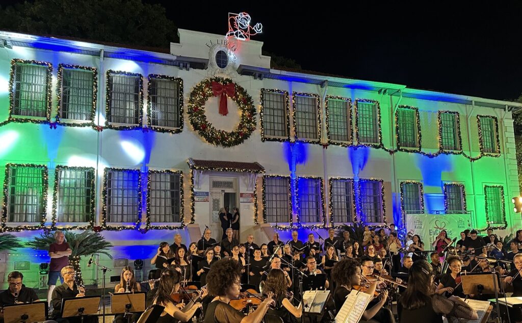 praca-1024x634 Americana abre “EnCantos e Luzes de Natal 2025” com festa na Praça Comendador Müller