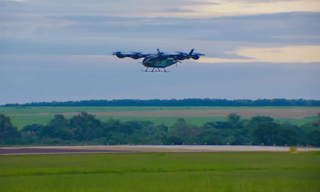 voo_de_carro_voador-1024x613 Eve, da Embraer, faz primeiro voo do protótipo de "carro voador"
