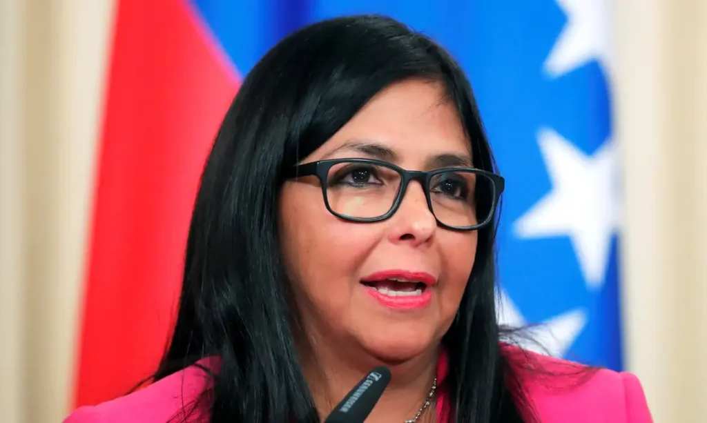 2019-03-01t101633z_14886332_rc17cc8b4490_rtrmadp_3_venezuela-politics-russia-1024x613 Delcy Rodríguez toma posse como presidente interina da Venezuela