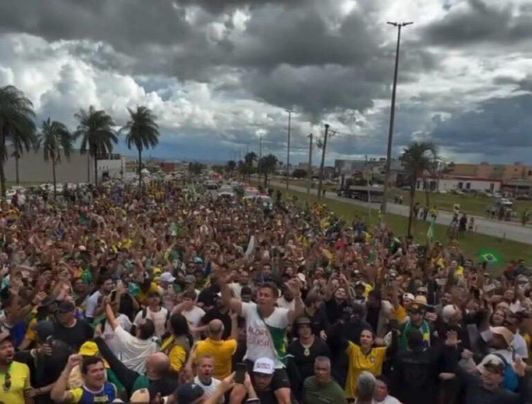 23892dd2-f53f-45cf-80dc-78f2322a304e-768x583-1 A caminhada de Nikolas Ferreira que a grande mídia não mostra e o governo quer abafar, será concluída nesse domingo com ato em Brasília