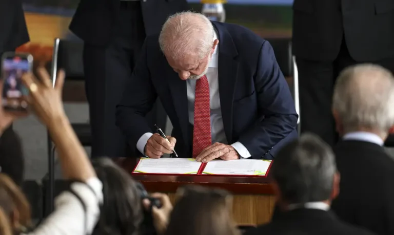 Lula-vetando-o-PL-768x459 Vai Vendo Brasil Portal de Notícias