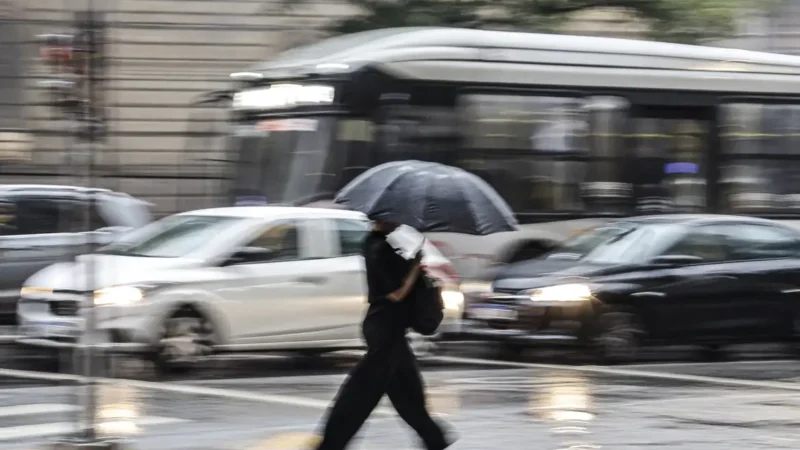 Chuvas no litoral paulista provocam interdição da Serra Mogi-Bertioga