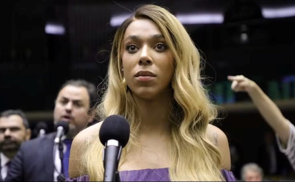 Erila-Hilton-Plenario-1024x631 Brasileiros trabalham menos que a média mundial, mas debate sobre fim da escala 6x1 ganha força