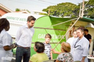 Gabinete-Movel-Tiosso-ouvindo-300x200 Editorial: Um Vereador à Frente do Tempo de Americana