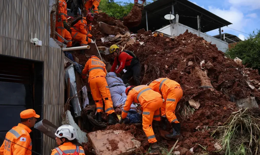 MG-Desabamento-1024x613 Chuvas em MG já deixaram 47 mortos e 20 desaparecidos