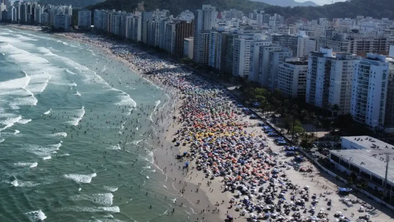 SP: Defesa Civil emite alerta extremo de temporal no Guarujá