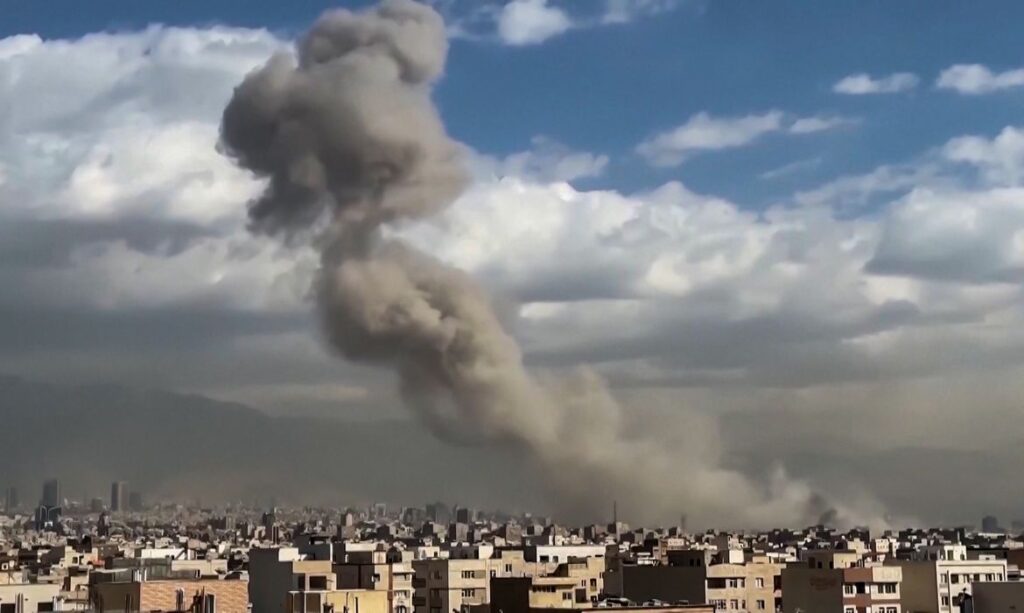 2026-02-28t122744z_1_lwd934328022026rp1_rtrwnev_c_9343-iran-crisis-wrap.mp4_.00_00_45_19.still002-1024x613 Sob impacto da guerra, Opep+ decide aumentar produção de petróleo