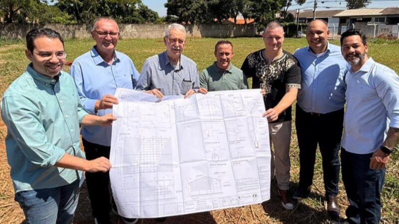 Léo da Padaria celebra construção de quadra poliesportiva no Jardim Alvorada
