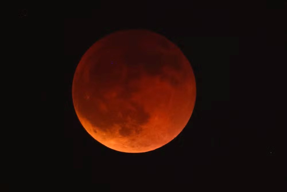 Lua-do-Cairo Lua de Sangue ilumina o céu em março: Brasil verá fases iniciais do eclipse