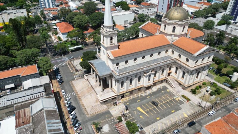 Prefeitura realiza recapeamento noturno para garantir mobilidade sem impacto no dia a dia