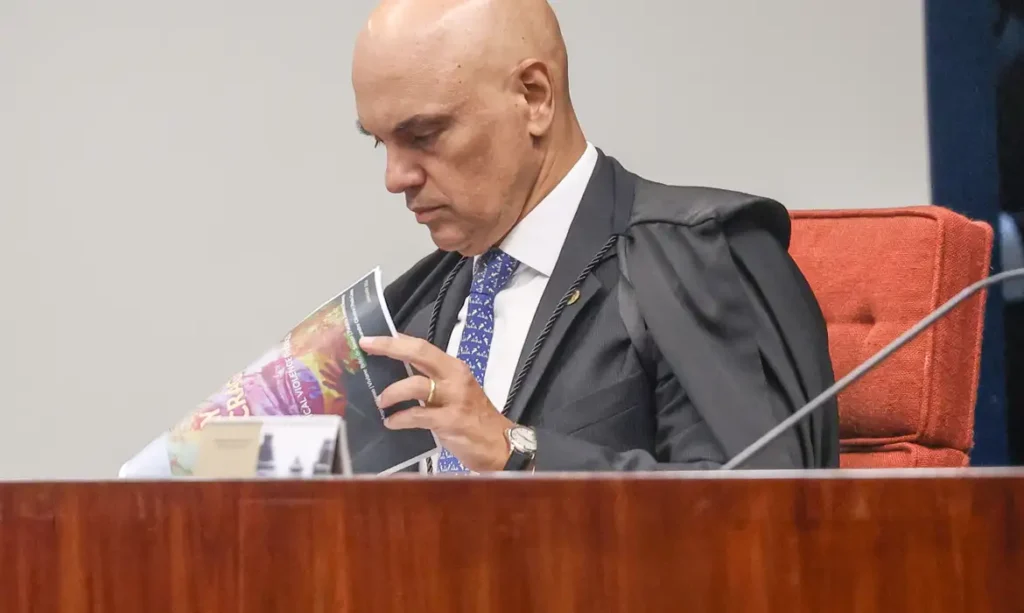 0d7a7584.jpg-1024x613 Moraes abre ação contra Flávio Bolsonaro por suposta calúnia a Lula