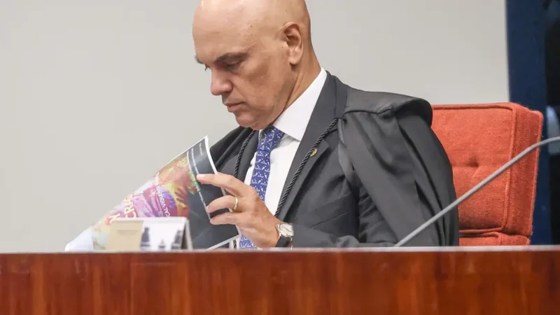 Moraes abre ação contra Flávio Bolsonaro por suposta calúnia a Lula