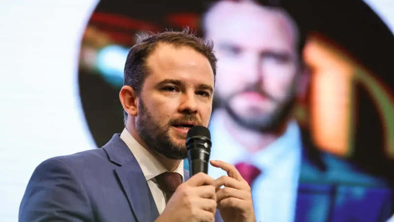 Durigan assume Fazenda sob pressão fiscal e herda bagunça de Haddad