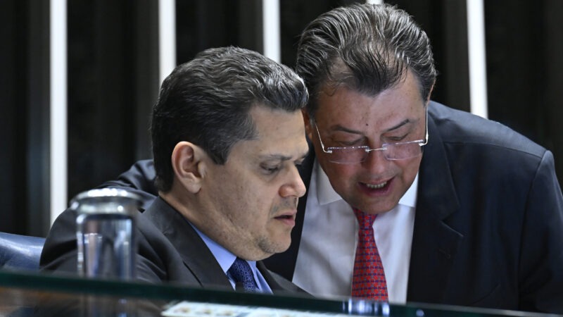 Alcolumbre abre portas para o padrinho Rodrigo Pacheco