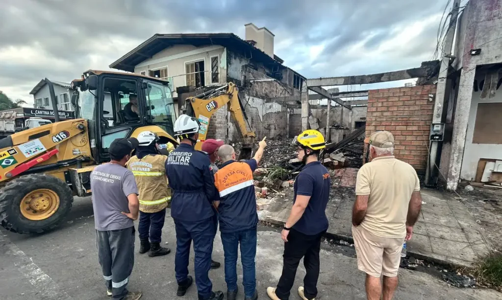 defesa-civil-1024x613 Avião de pequeno porte cai em Capão da Canoa (RS)