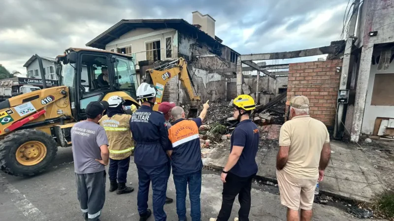 Avião de pequeno porte cai em Capão da Canoa (RS)