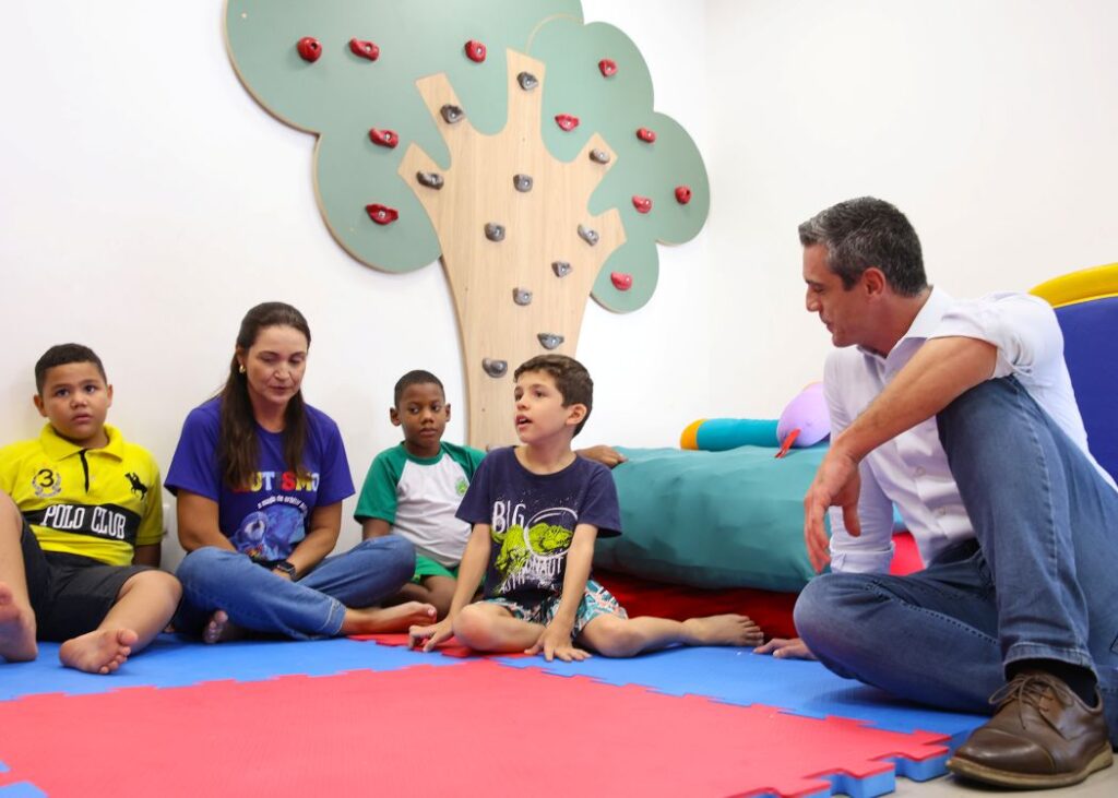 rafael-visita-amai-13-1024x731 Dia de Conscientização do Autismo: Prefeito Rafael Piovezan visita AMAI e reforça Caminhada Azul