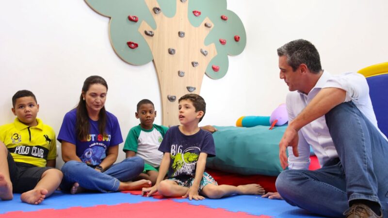 Dia de Conscientização do Autismo: Prefeito Rafael Piovezan visita AMAI e reforça Caminhada Azul